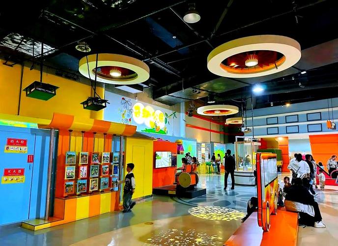重慶雨天趣味多 科技館體驗(yàn)與皇帝陵游歷